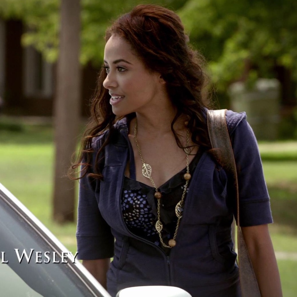 🎉 IDENTIFIED 🎉 Bonnie’s Gold Leaf Necklace